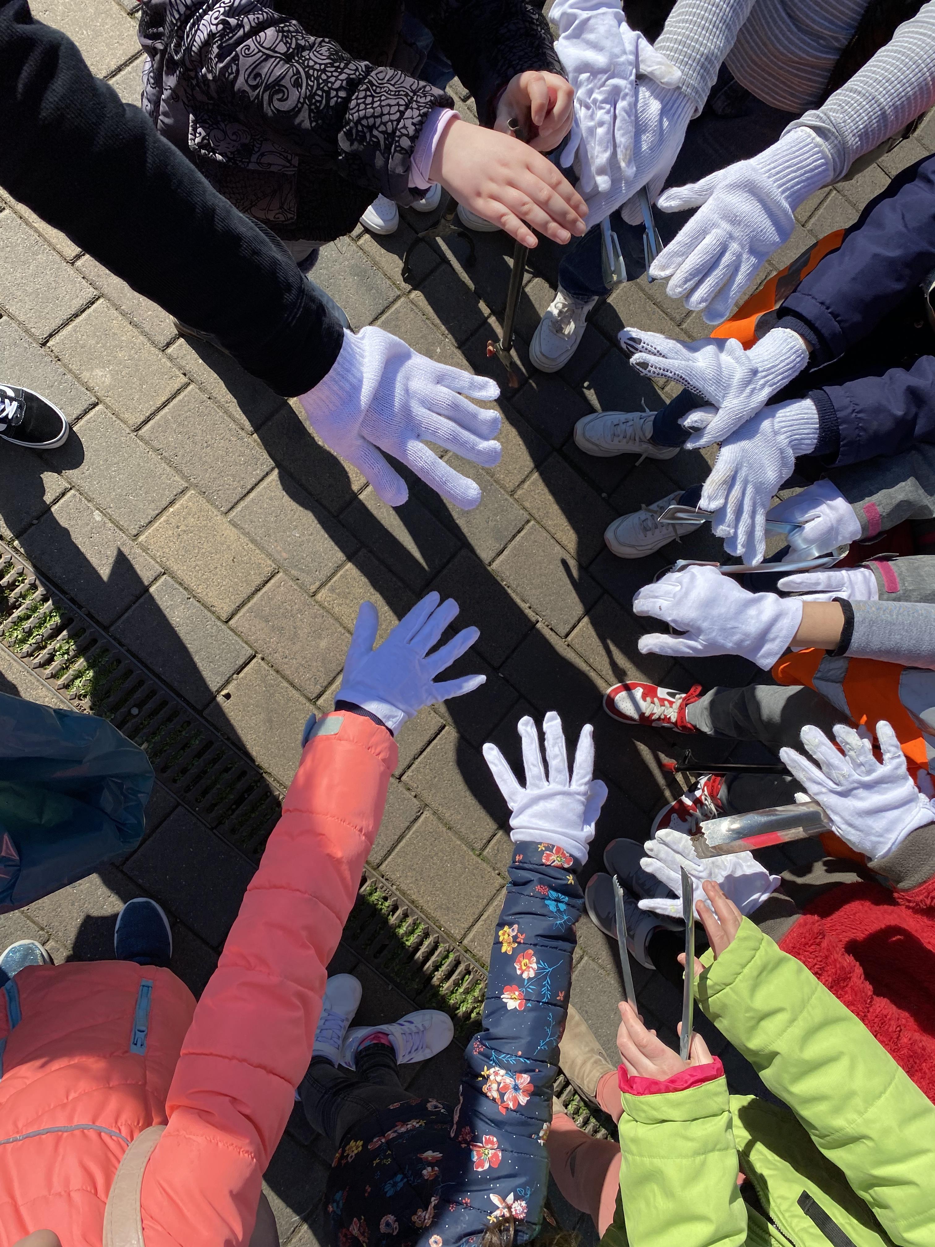 fleißige Hände am Umwelttag 2022 fleißige Hände am Umwelttag 2022